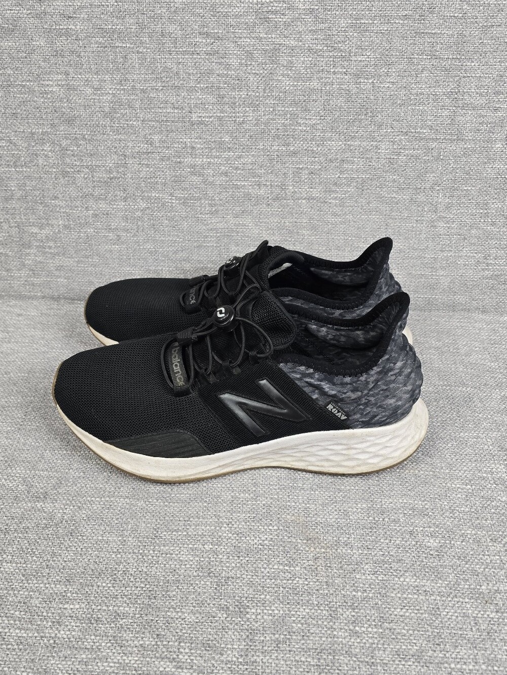New Balance Fresh Foam ROAV Shoes Black Gray Gum Mens Sz 9.5